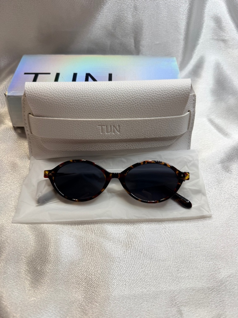 TIJN Round Tortoise Sunglasses New with Case & Box